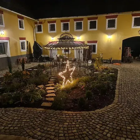 Historischer Gutshof, Bogensportzentrum Kremstal Apartmán *